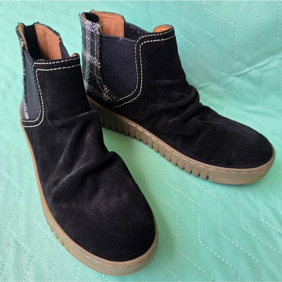 Comfortiva Hollis Women 7.5 boots black Italian suede plaid wool booties zipper - Picture 1 of 11